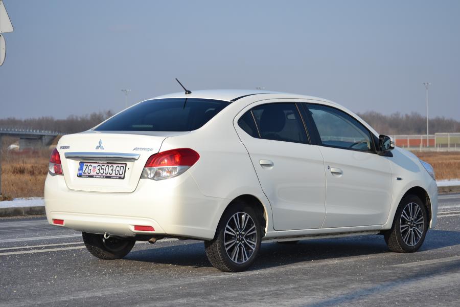 Mitsubishi Attrage 2015 года  (WW) (фото 12 из 19)
